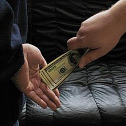 Осуждена сотрудница госпредприятия, которая занималась «откатами» 