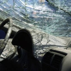 В Хойниках 15-летняя девушка бросилась под колеса автомобиля