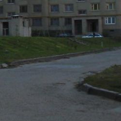 В Гомеле 82-летняя бабушка попала под колеса авто во дворе дома