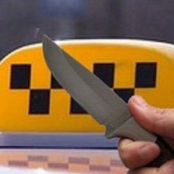 В Гомеле ограбили таксиста, ранив его ножом
