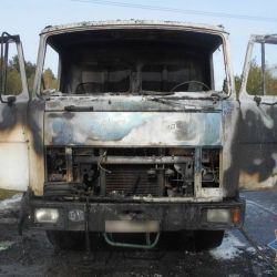 В Калинковичском районе возле АЗС пылал самосвал