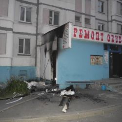 Фотофакт: на улице Свиридова сгорела мастерская по ремонту обуви