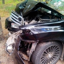 В Лельчицком районе женщина на «Toyota Highlander» врезалась в дерево