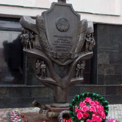 В Гомеле установили памятник погибшим милиционерам