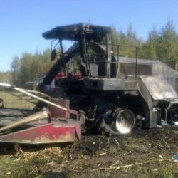 В Лоевском районе горел комбайн