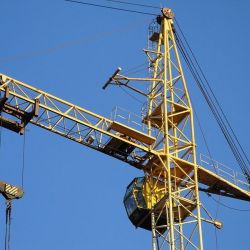 Меняя лампочку, гомельчанин сорвался с крыши крана и погиб