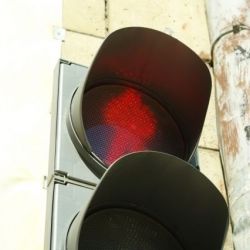 ГАИ разыскивает пешехода, который выскочил прямо под колеса троллейбуса на красный свет