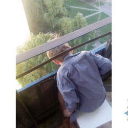 В Гомеле голова 6-летнего мальчика застряла в балконном ограждении (фото)