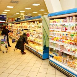 Санслужба заглянула в сетевые магазины: грязные стеллажи и холодильники, больше тонны просроченных продуктов