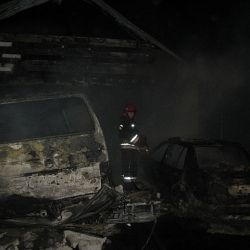 В Рогачеве в одном гараже сгорели 3 машины