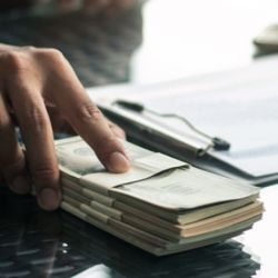 Бывшая сотрудница главного управления юстиции Гомельского облисполкома обвиняется во взяточничестве